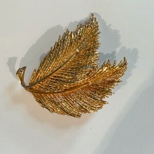 Vintage Gold Tone Leaf Brooch
